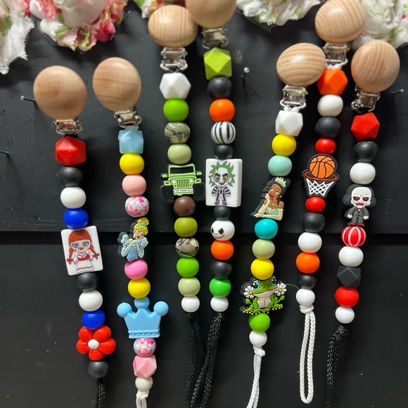 💕💕ADORABLE AND FUN HANDMADE BINKY OR TEETHING TOY HOLDER PACIFER CLIPS 💕💕 - Picture 8 of 17